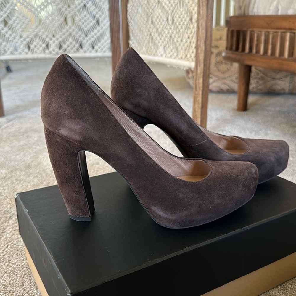 Seychelles brown suede platform Size 8.5